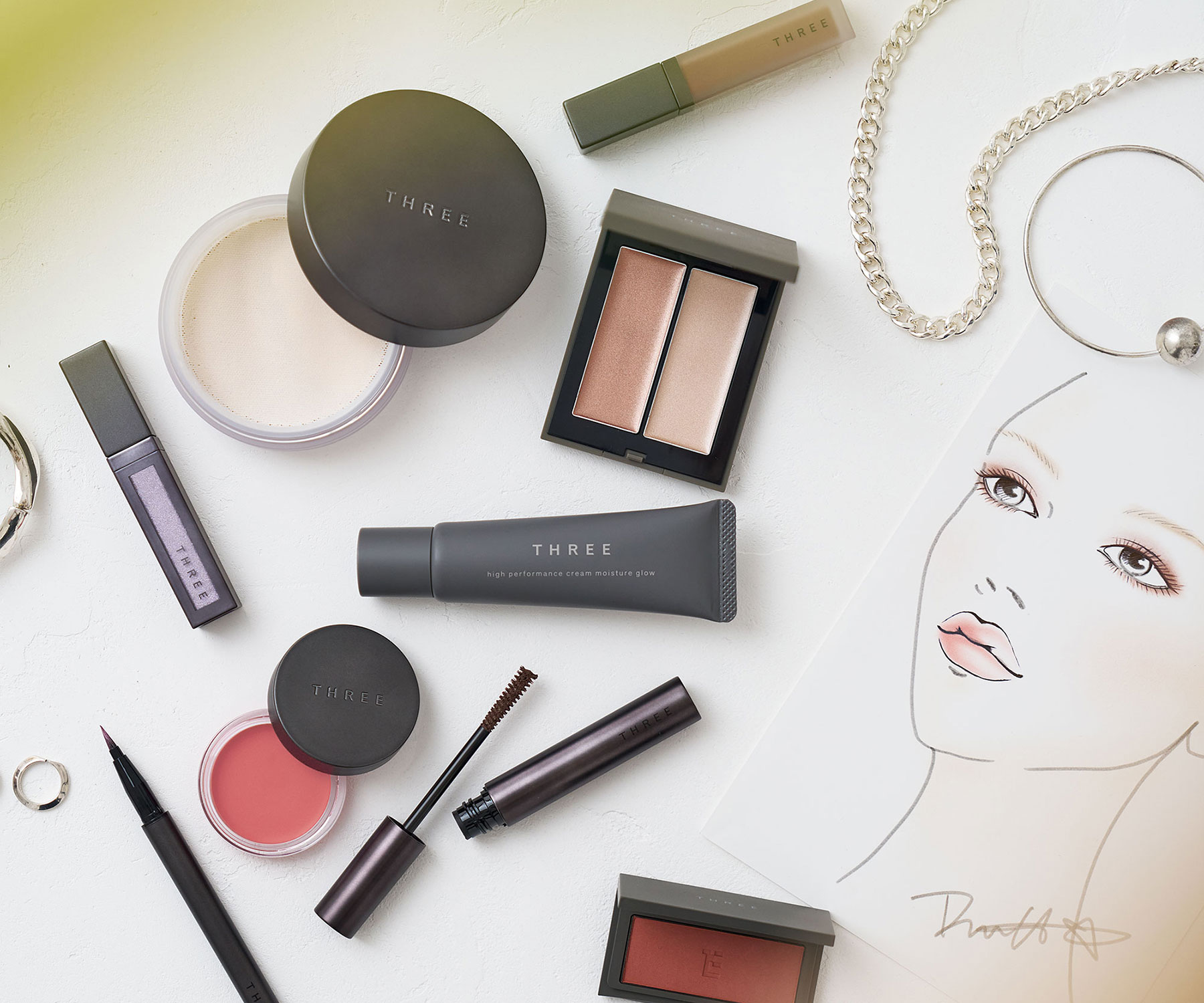 NEW MAKEUP LOOKS FOR AUTUMNエフォートレスに、スタイリッシュに。光を操る、秋のツヤ肌メイクレシピ3選｡